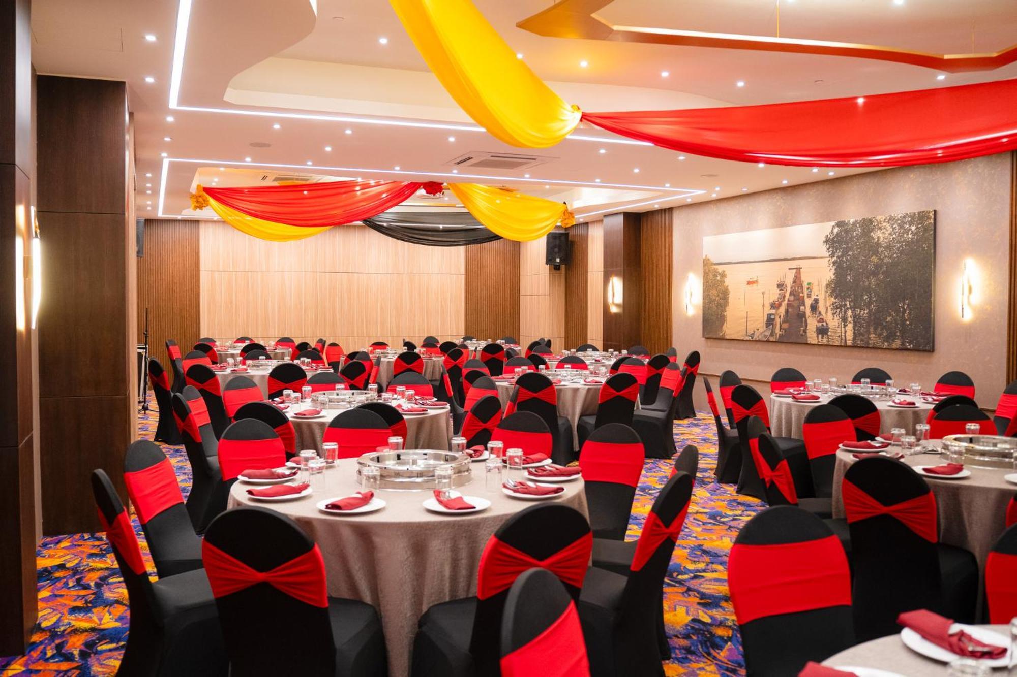 โรงแรมเดอะ วอเตอร์ฟรอนต์ กูชิง ภายนอก รูปภาพ The ballroom