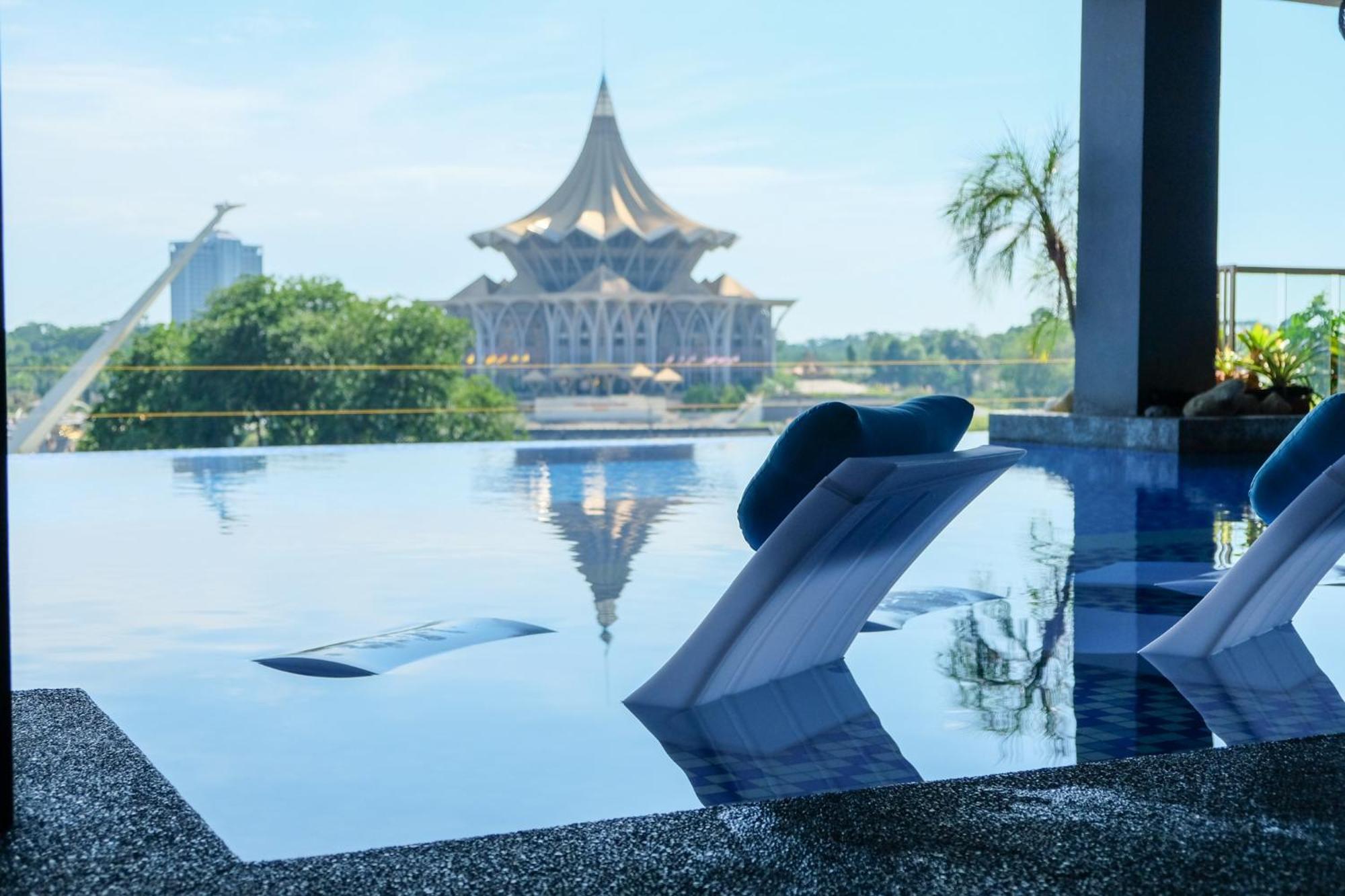 โรงแรมเดอะ วอเตอร์ฟรอนต์ กูชิง ภายนอก รูปภาพ View of the National Museum of Malaysia from the Shangri-La Kuala Lumpur