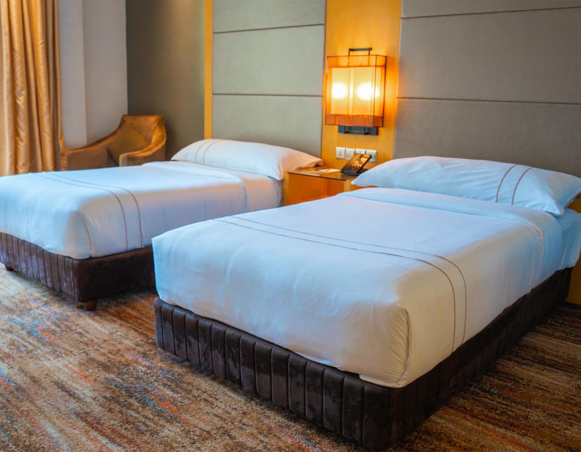 โรงแรมเดอะ วอเตอร์ฟรอนต์ กูชิง ภายนอก รูปภาพ Two single beds