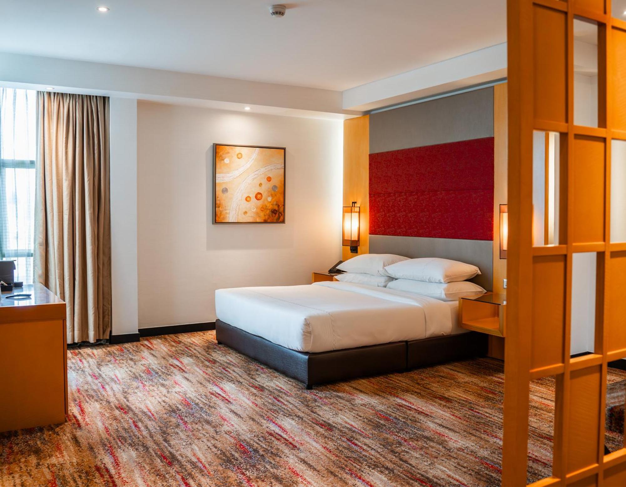 โรงแรมเดอะ วอเตอร์ฟรอนต์ กูชิง ภายนอก รูปภาพ A bedroom at the hotel