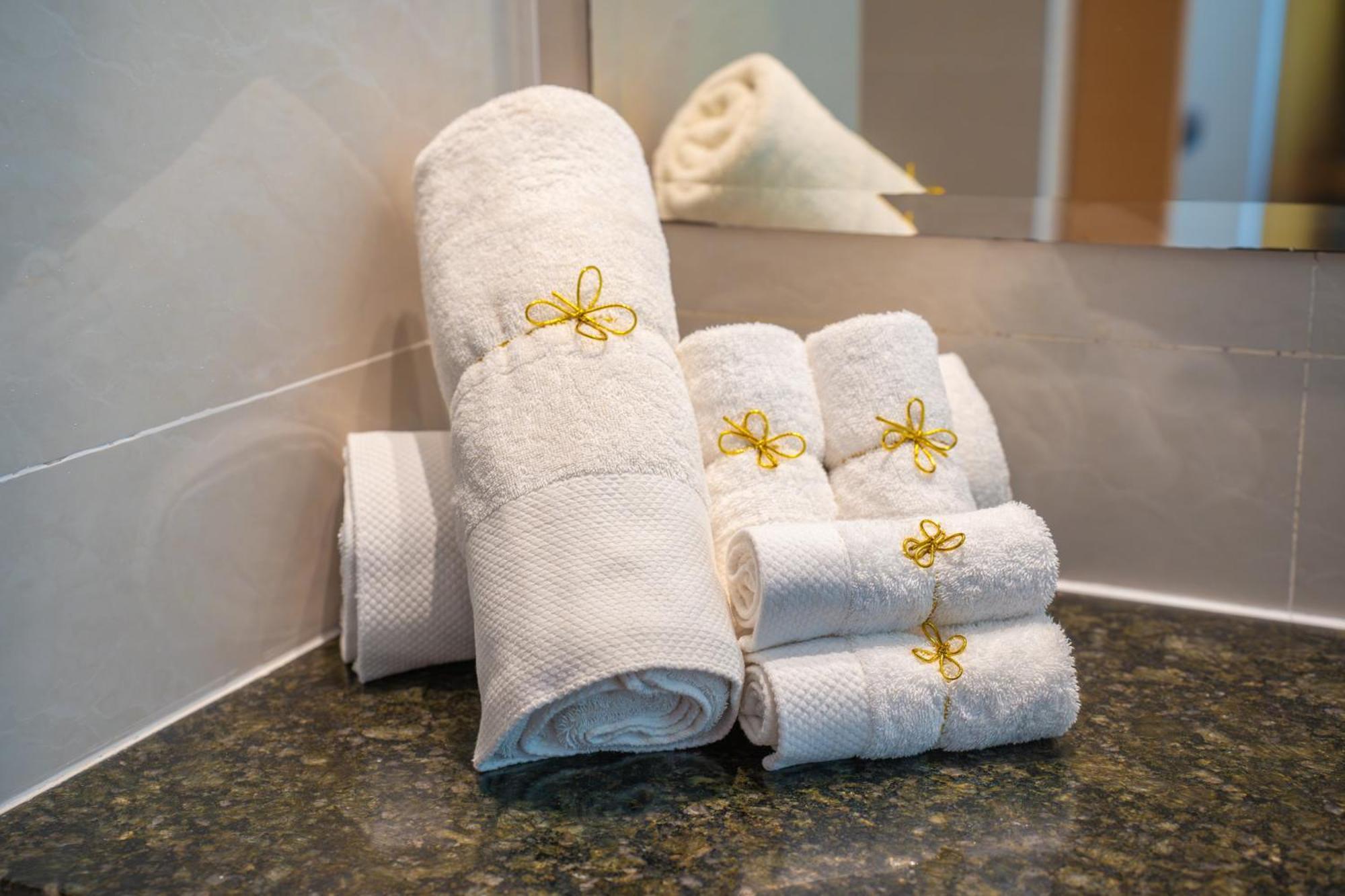 โรงแรมเดอะ วอเตอร์ฟรอนต์ กูชิง ภายนอก รูปภาพ Bath towels