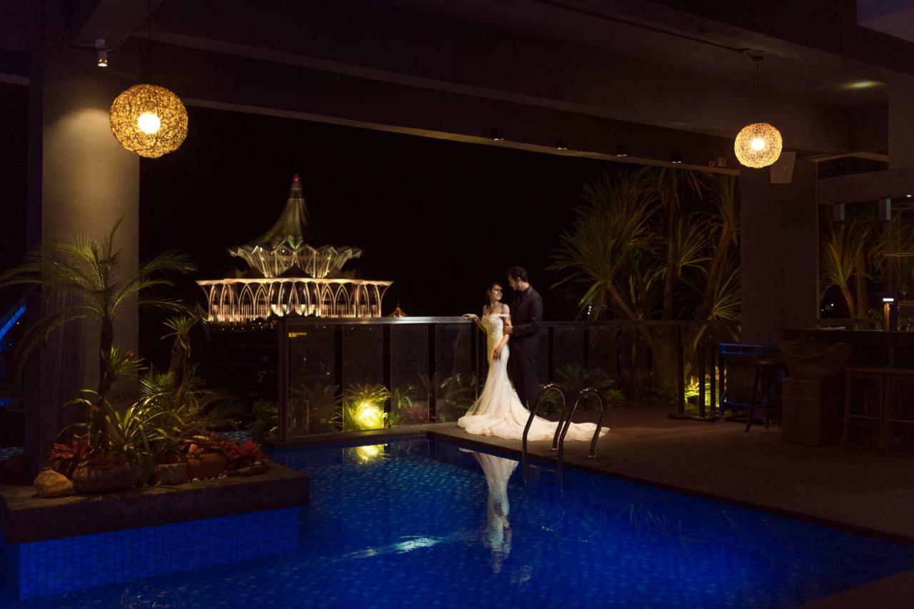 โรงแรมเดอะ วอเตอร์ฟรอนต์ กูชิง ภายนอก รูปภาพ The pool at the hotel